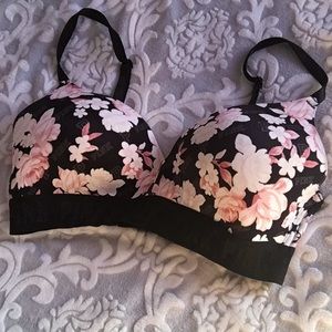 Victoria’s Secret PINK sports bra style